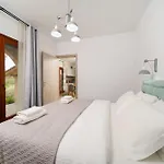 Giola Sirines Apartment Astris
